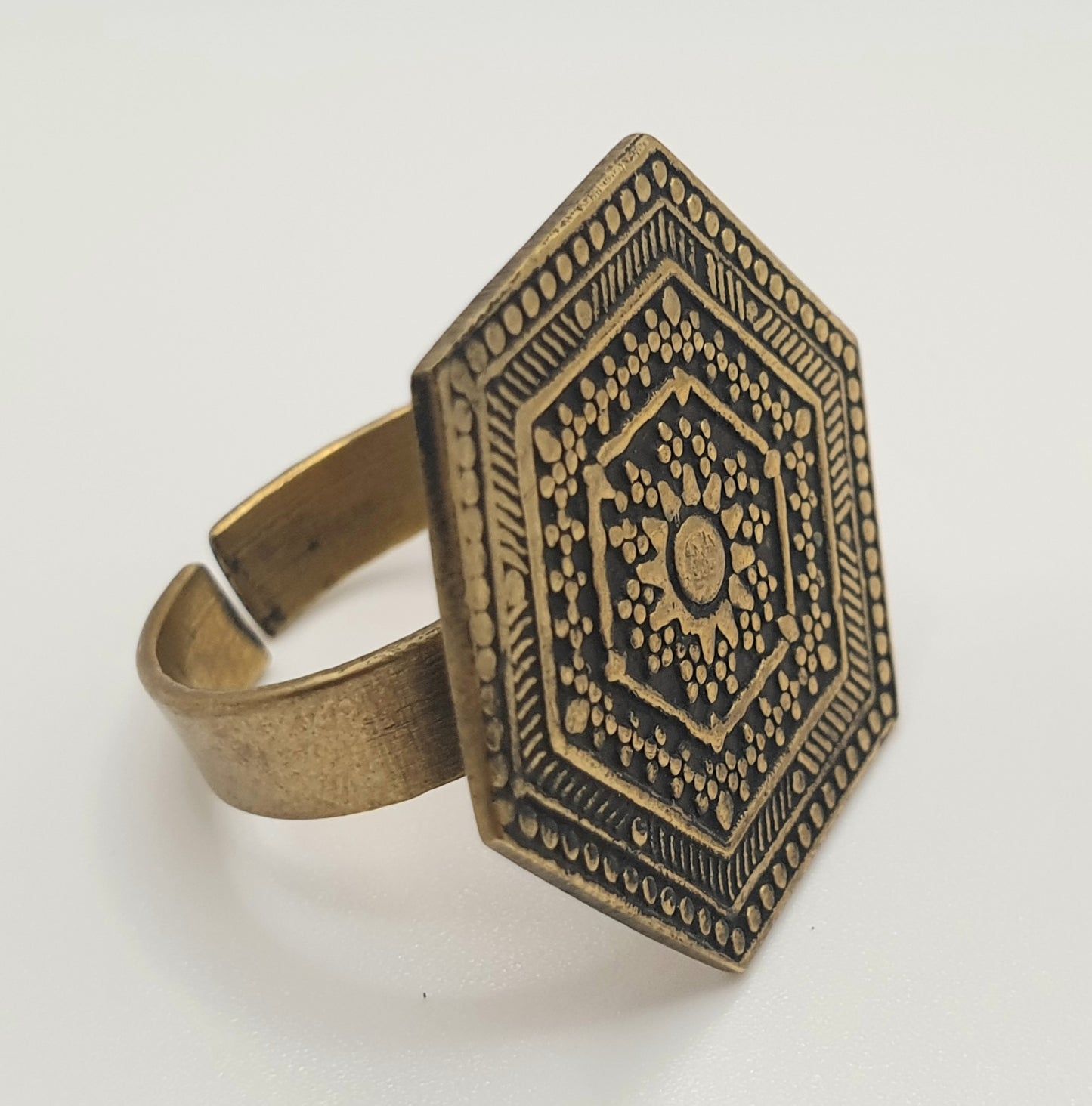 Bague octogonale aux motifs du Sud