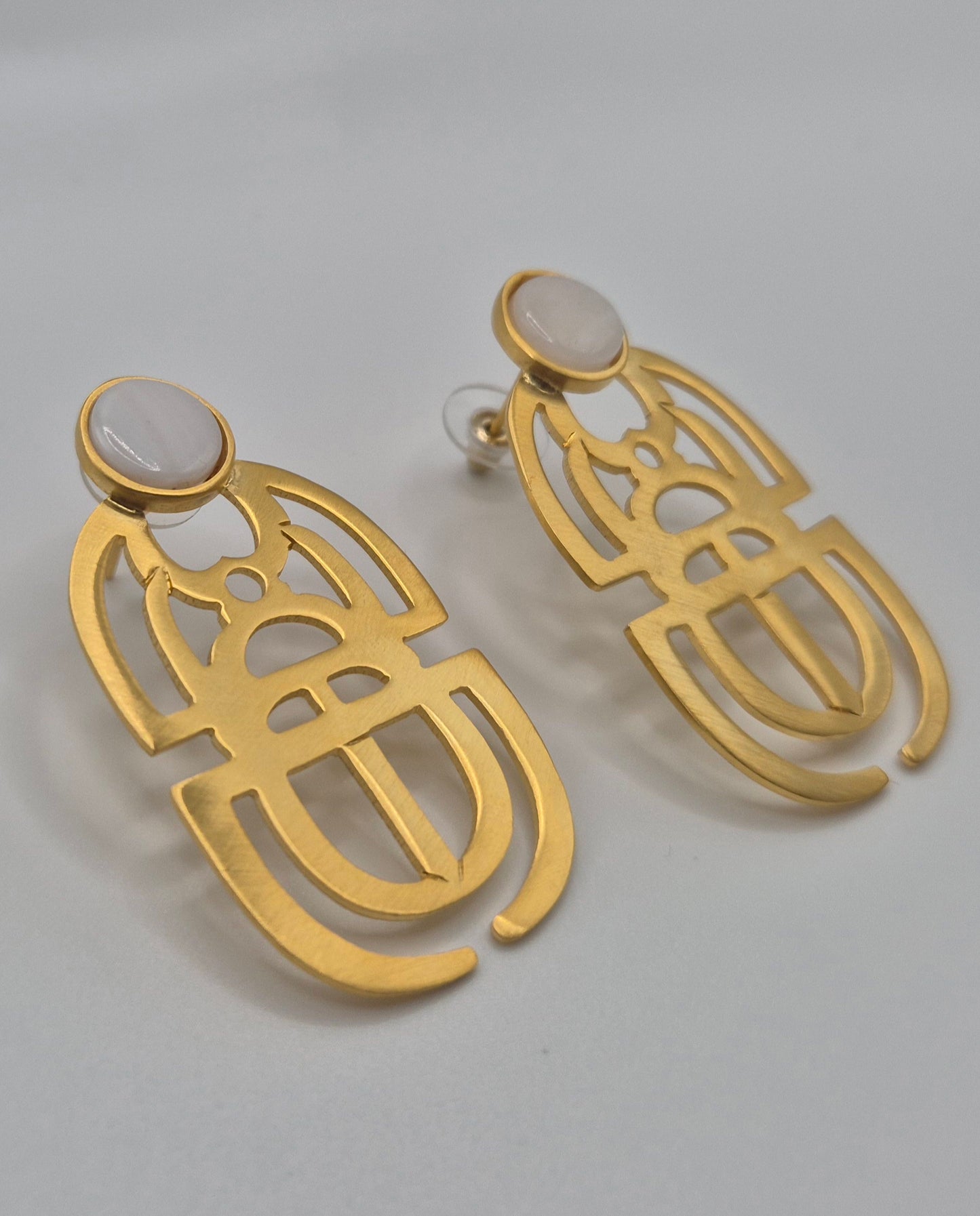 Boucles d'oreilles scarabée Egyptien avec perle nacrée