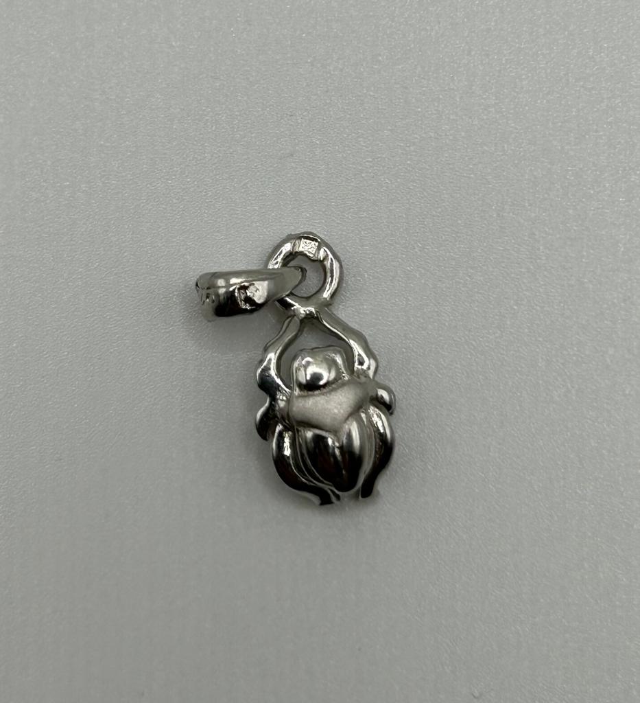 Ensemble collier en argent et pendentif Scarabée