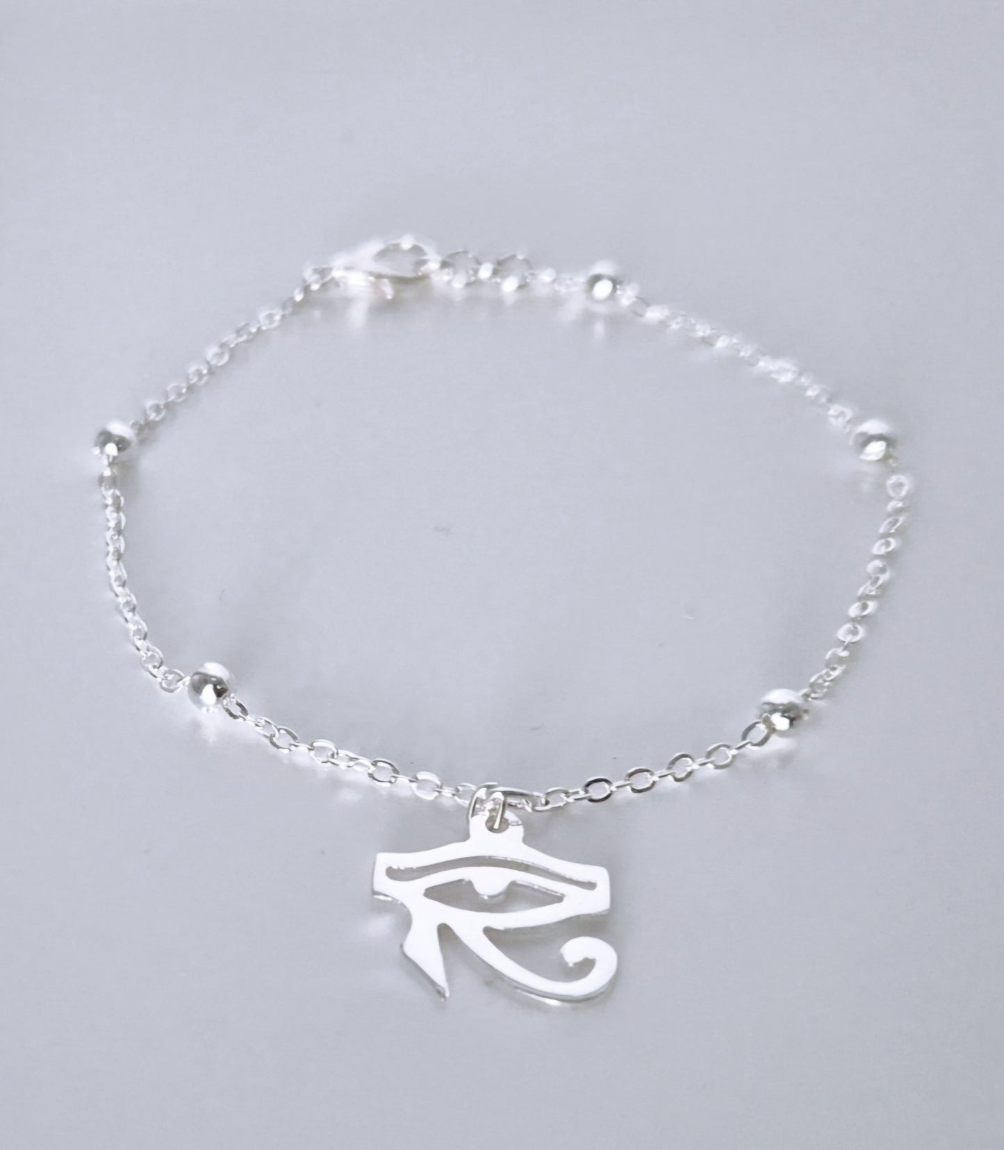 Bracelet en cuivre avec l'œil d'Horus