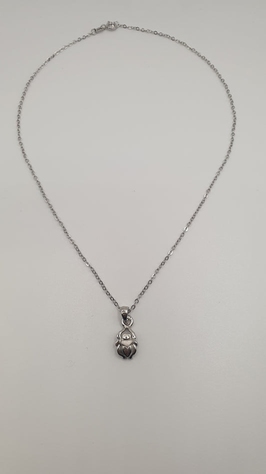 Ensemble collier en argent et pendentif Scarabée