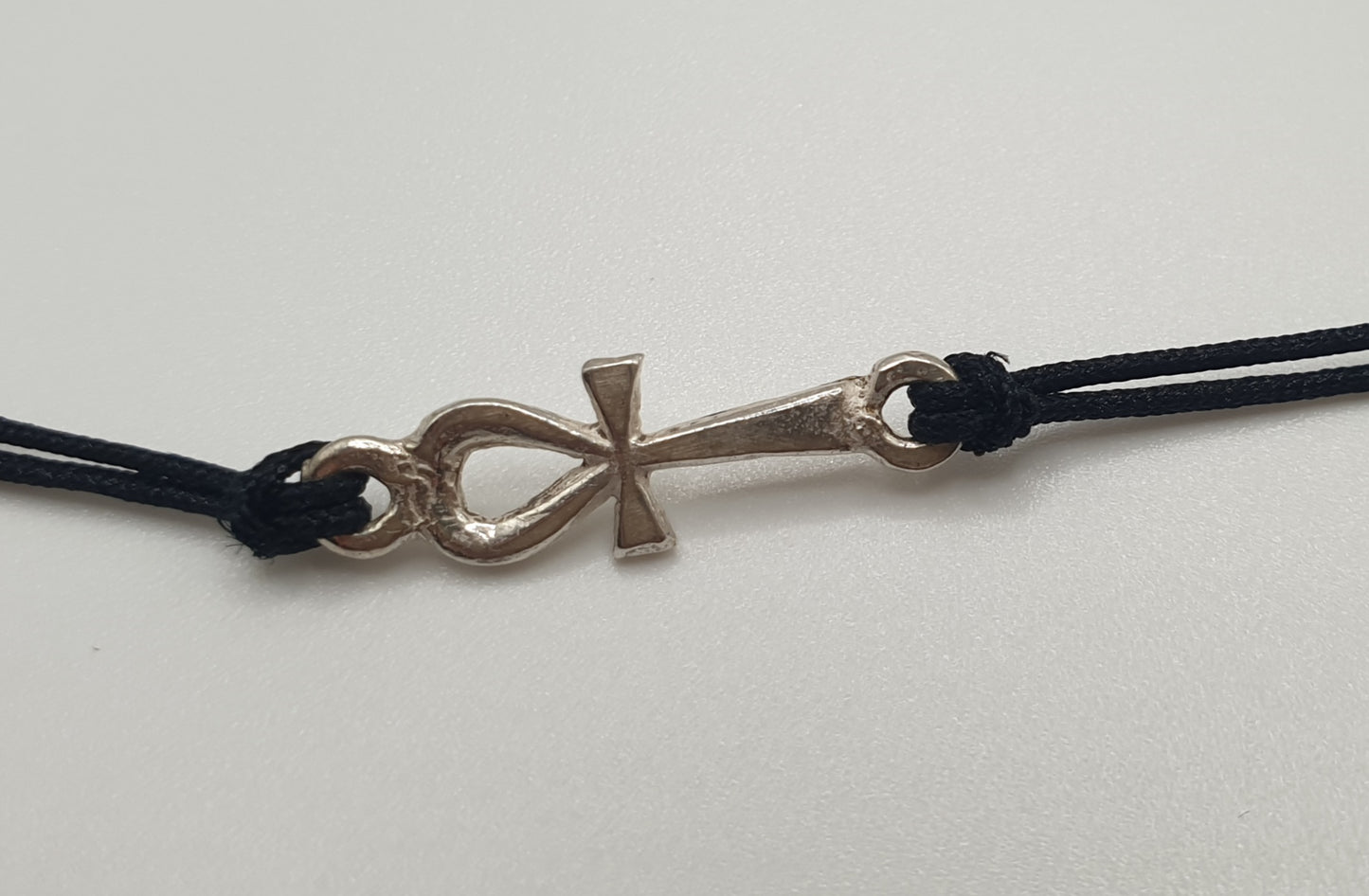 Bracelet Croix Ânkh en Fil Noir
