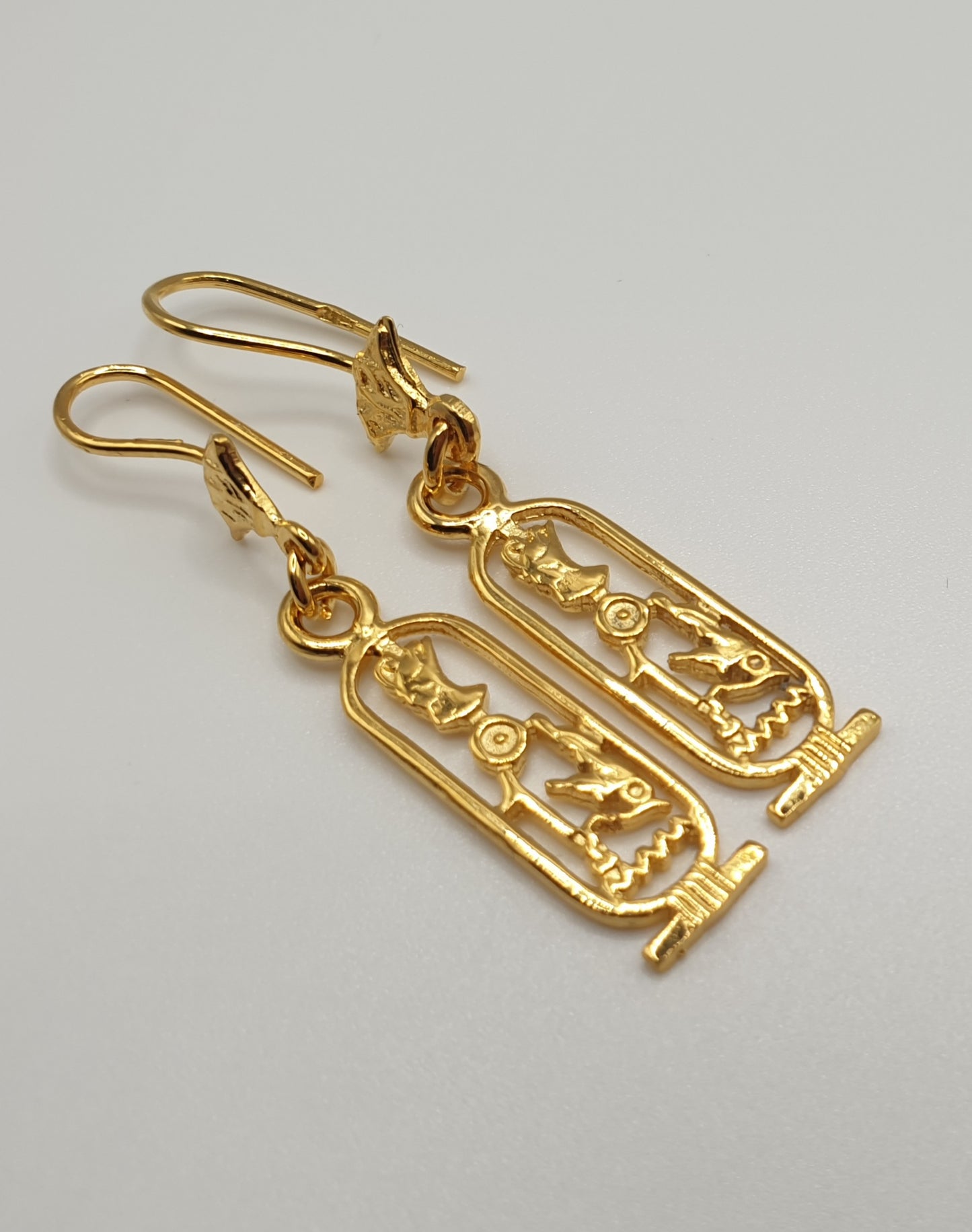 Boucles d'Oreilles Cartouches Égyptiens en Plaqué Or