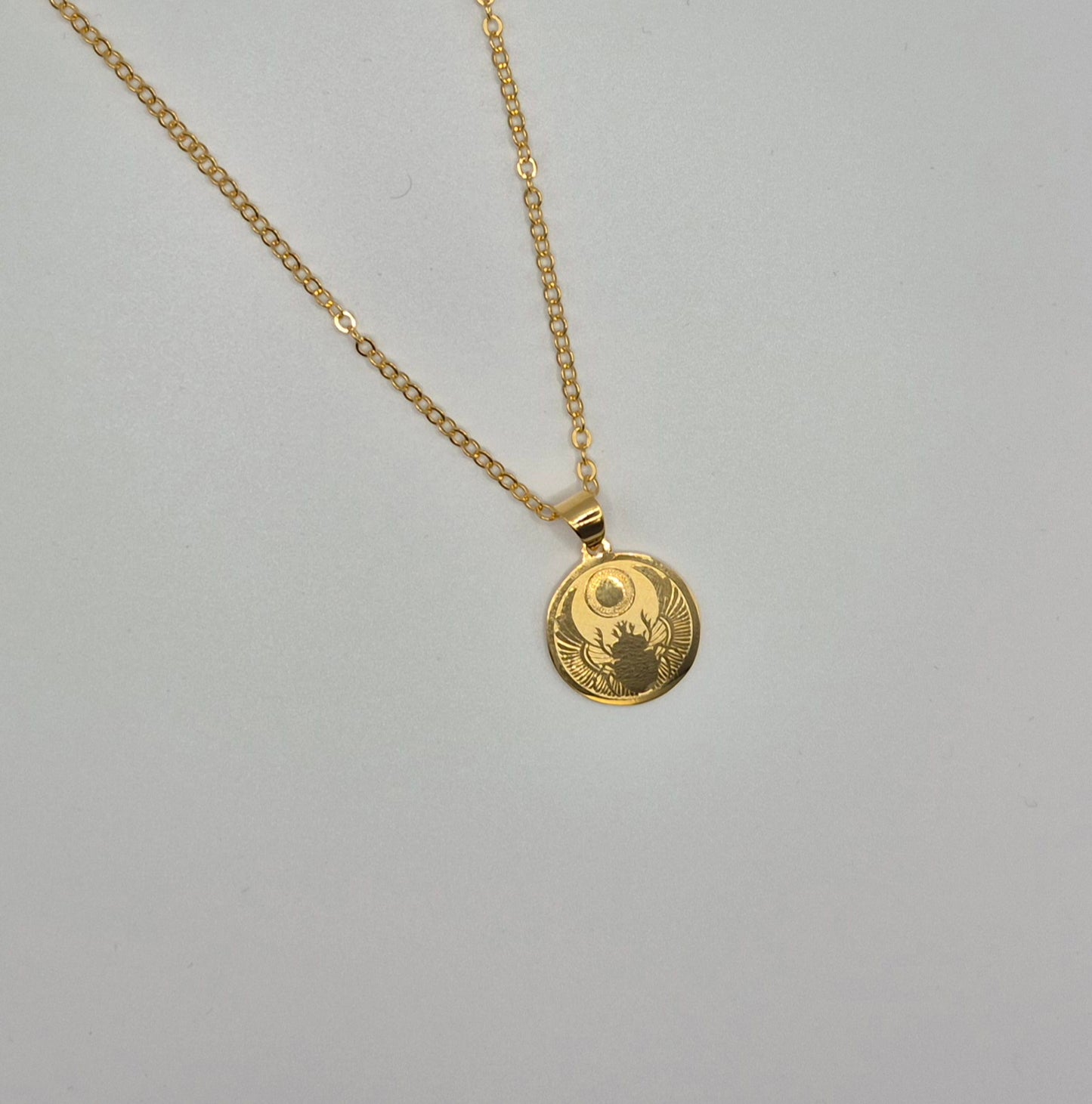 Ensemble médaille scarabée Egyptien et sa chaîne