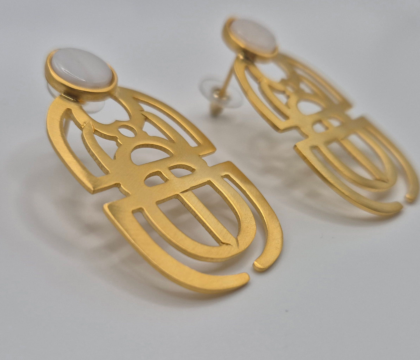 Boucles d'oreilles scarabée Egyptien avec perle nacrée