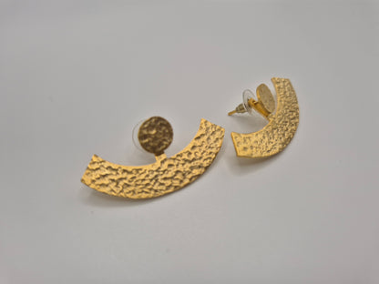 Boucles d'oreilles demi-cercle martelées