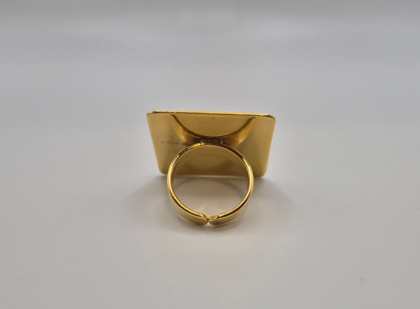 Bague carrée gravée de hiéroglyphes