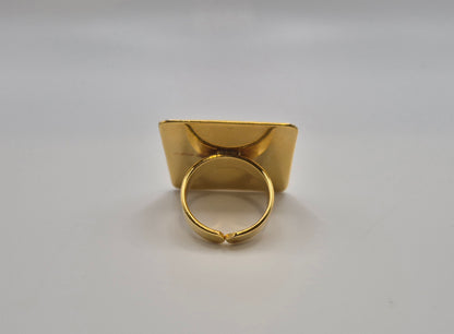 Bague carrée gravée de hiéroglyphes