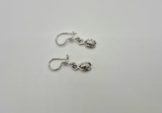 Boucles d'oreilles Petit scarabée Égyptien en Argent 925