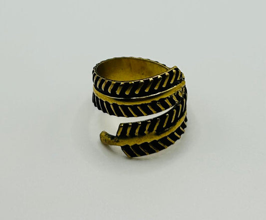 Bague en feuille enroulée en cuivre